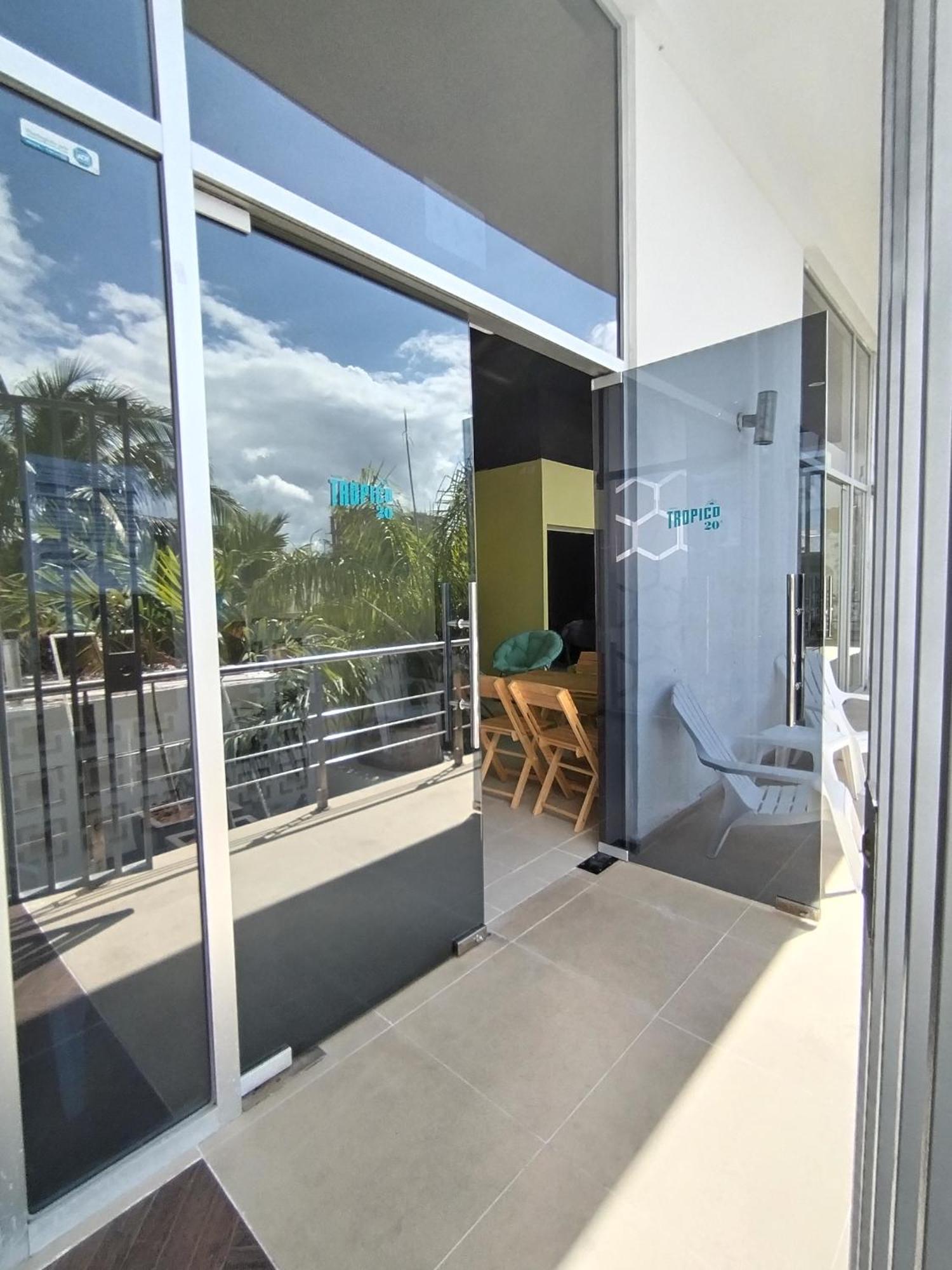 Hostel Tropico 20 Pdc Playa del Carmen Eksteriør bilde